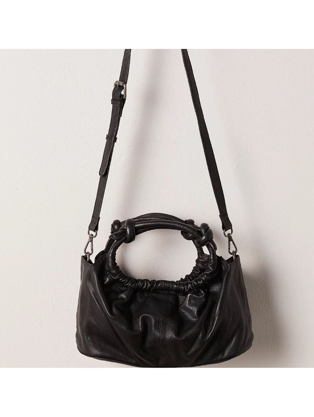 •NWT FREE PEOPLE HEAD OVER HEELS LEATHER CROSSBODY BAG